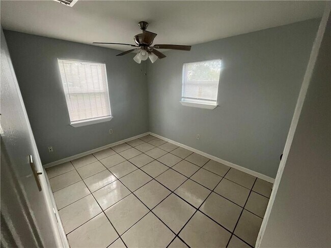 Building Photo - 7825 Dorsett Dr