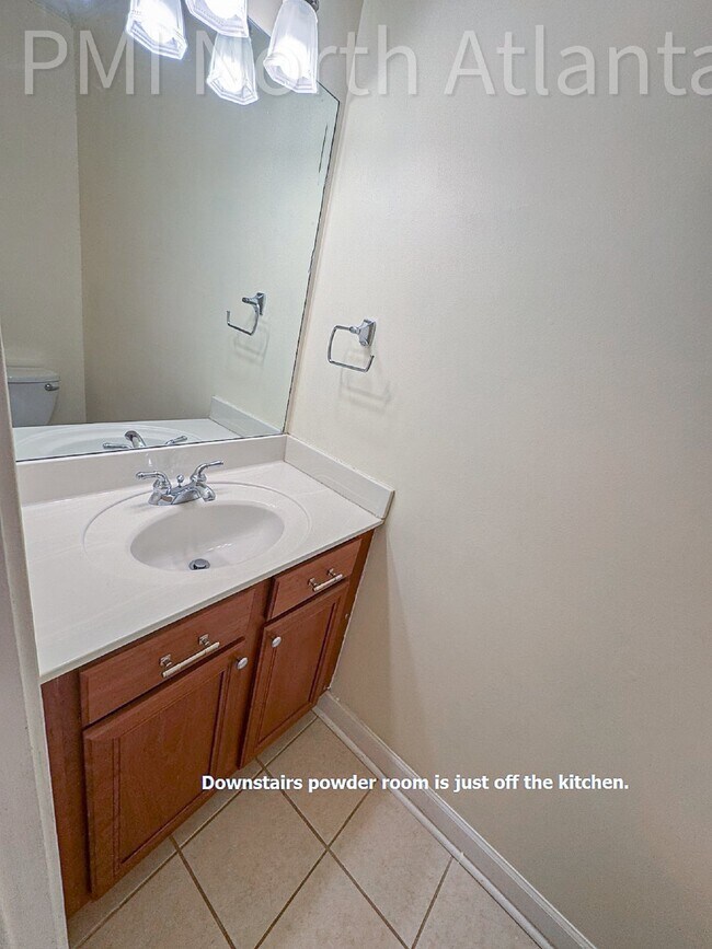 Building Photo - Easy Living in the Heart of Sandy Springs