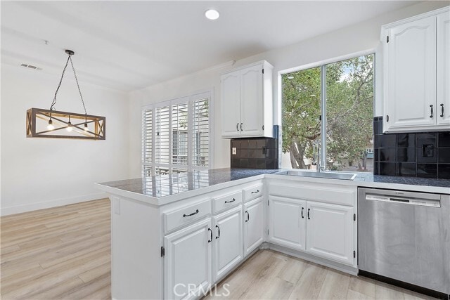 Building Photo - 15 Florentine