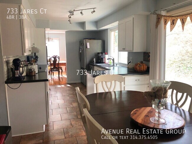 Building Photo - 733 Jares Ct