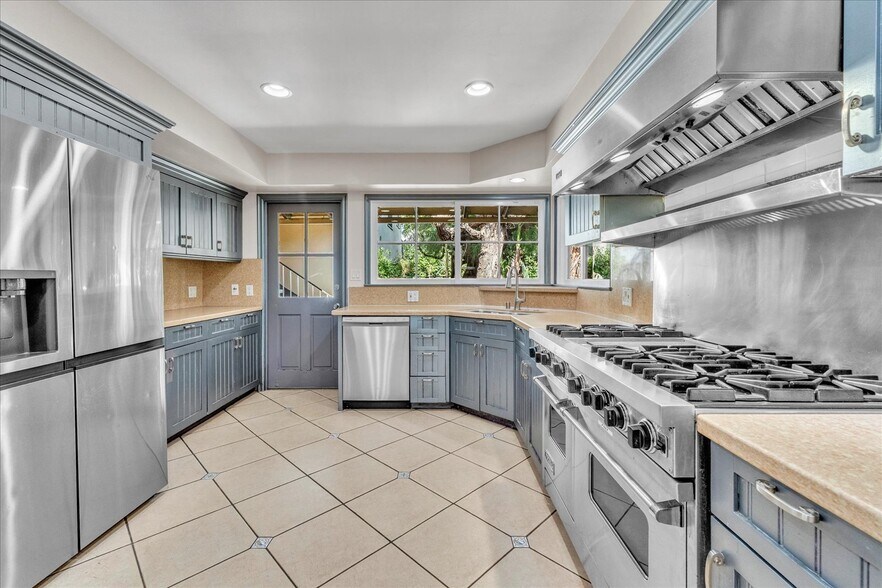 Building Photo - 16553 Hartsook St