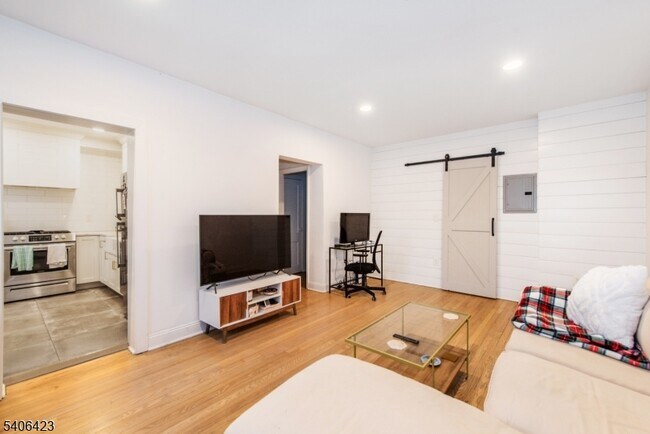 Building Photo - 380 Claremont Ave