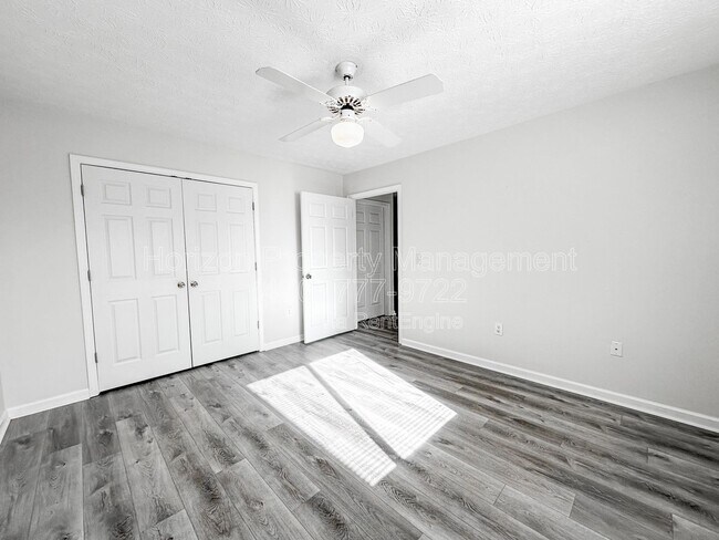 Building Photo - 3903 Hidden Hollow Dr