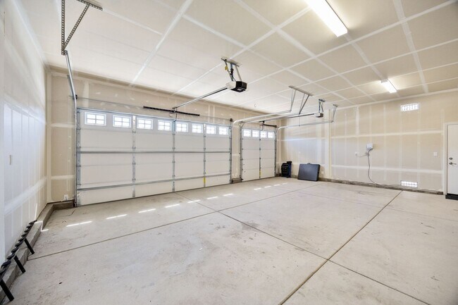 Building Photo - New 3 bedroom/2 bath/3 car garage for Rent