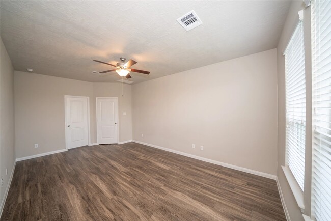 Building Photo - 9514 Yellow Rose Dr