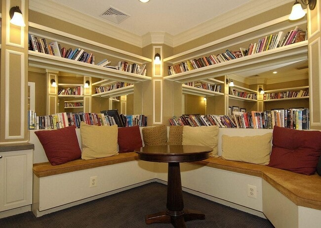 Building Photo - 543 Ensemble Ct