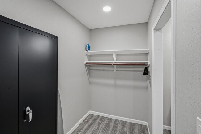 Building Photo - 2306 E Houston St