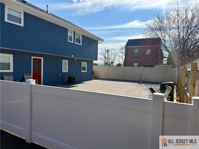 Building Photo - 1084 Stelton Rd