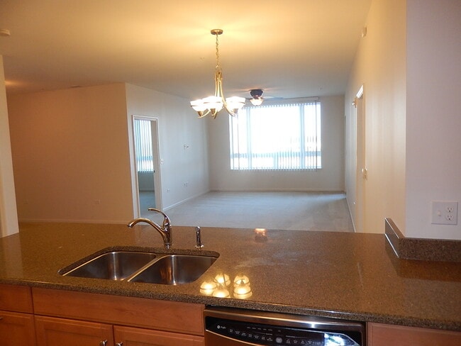 Building Photo - 850 Village Center Dr