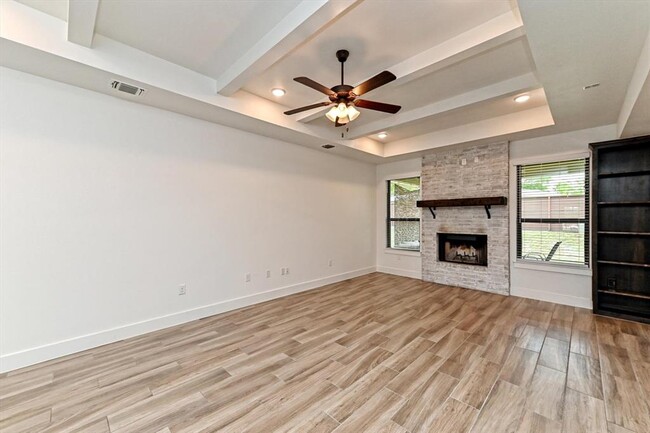 Building Photo - 224 Charli Cir