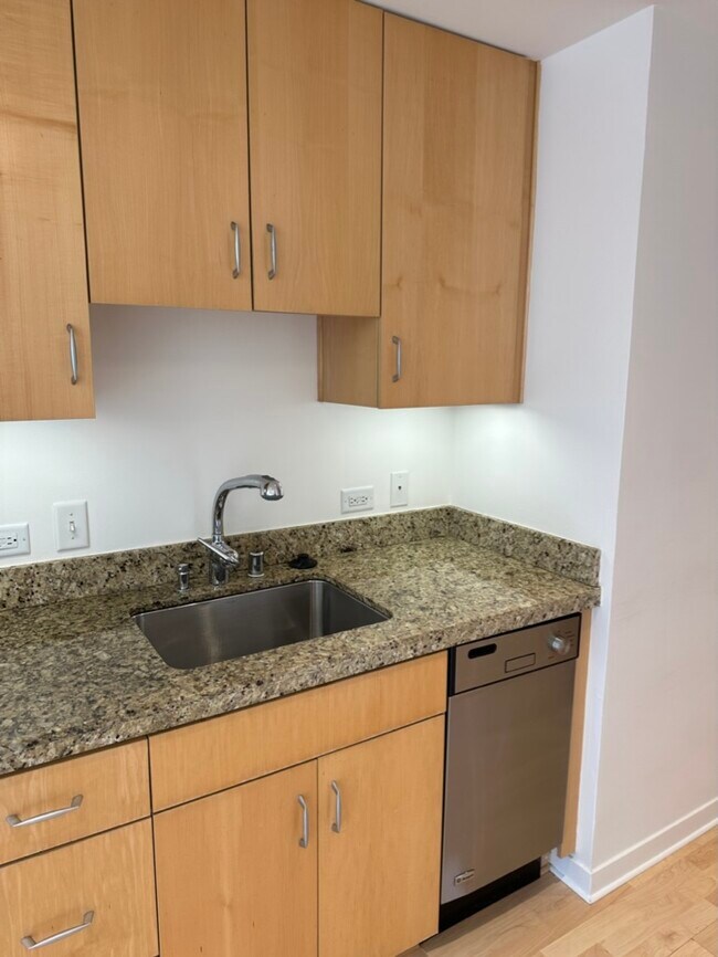 Building Photo - 650 Turk St