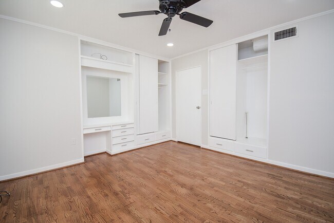 Building Photo - 5006 Libbey Dr