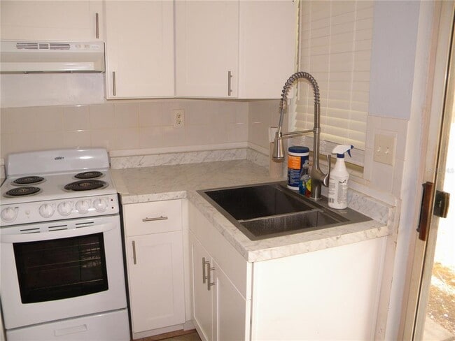 Building Photo - 1031 Royal Palm Ave