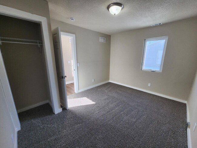 Building Photo - Newly remodeled 2 bedroom 1 bathroom home