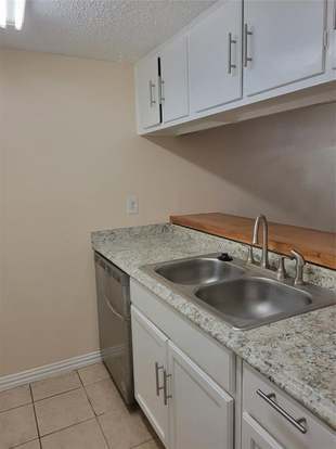 Building Photo - 3121 Park Ln
