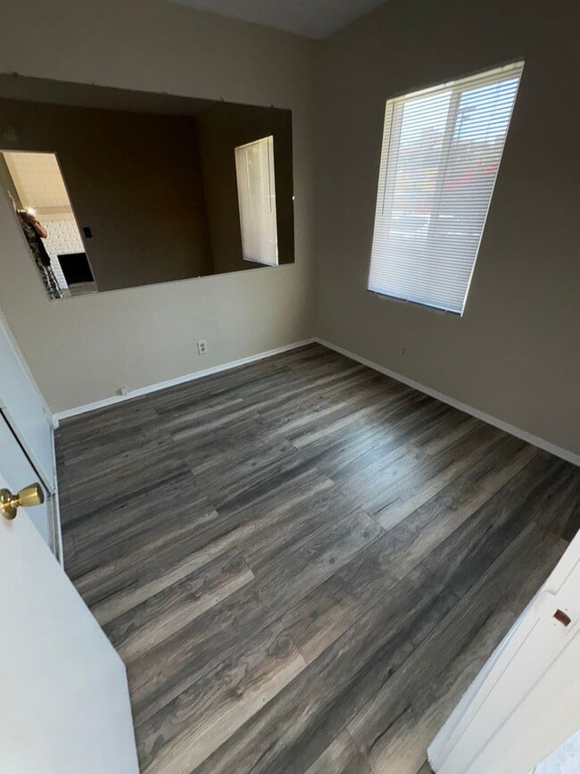 Building Photo - $1,895- ALL UTILITIES INCLUDED- BEAUTIFUL ...