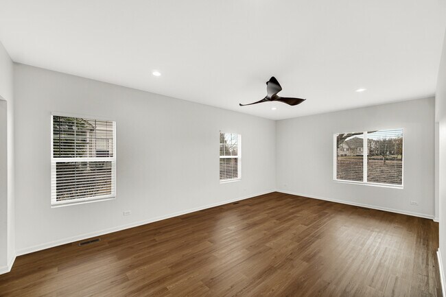 Building Photo - 2325 Summerlin Dr