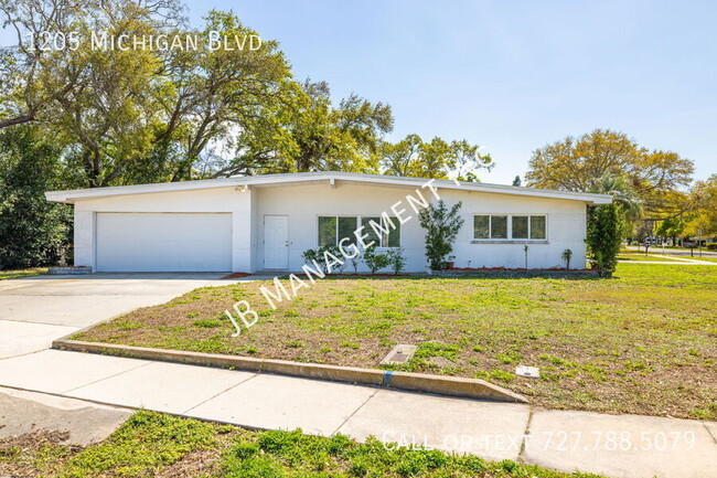 Building Photo - Available Now!! 3/2/2 Spacious home!