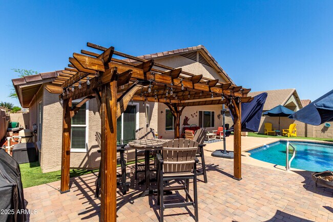 Building Photo - 16325 W Paradise Ln