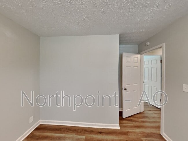 Building Photo - 2741 Oxford Dr