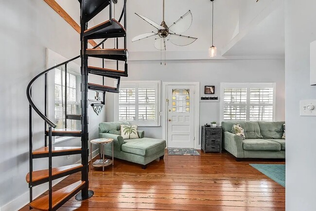 Building Photo - 76 Abbott St