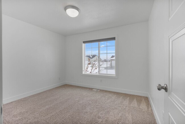 Building Photo - 3 Bed 2 Full Bath home