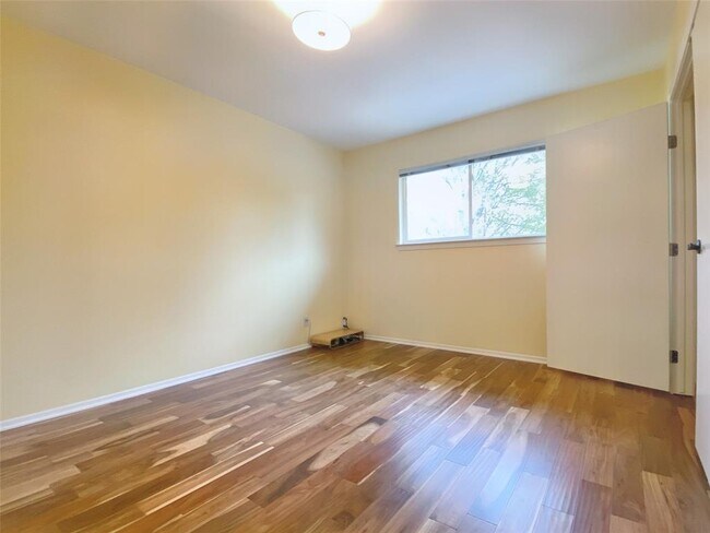 Building Photo - 8303 Alabama Dr