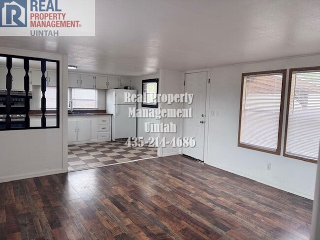 Building Photo - Cute 2 Bedroom, 1 Bathroom Trailer Home. S...