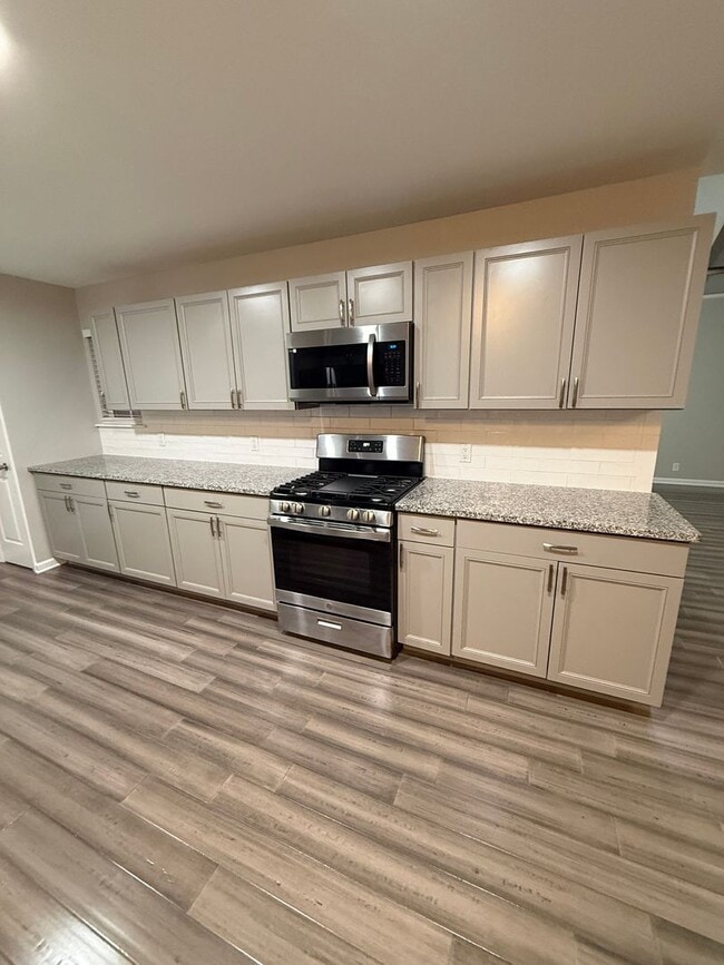 Building Photo - Newly Renovated 3 BR 2 Bath brick home