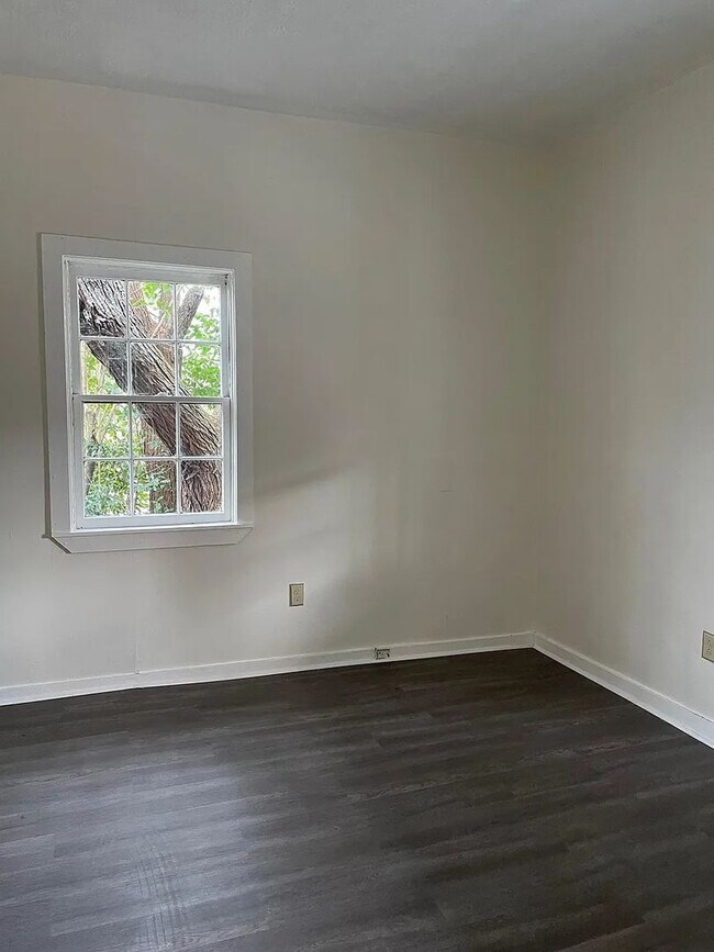 Building Photo - 328 N 13th St
