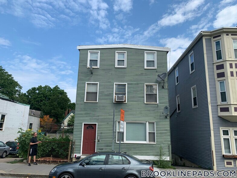 Building Photo - 49 Boylston St
