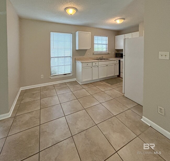 Building Photo - 6410 Schoel Ln