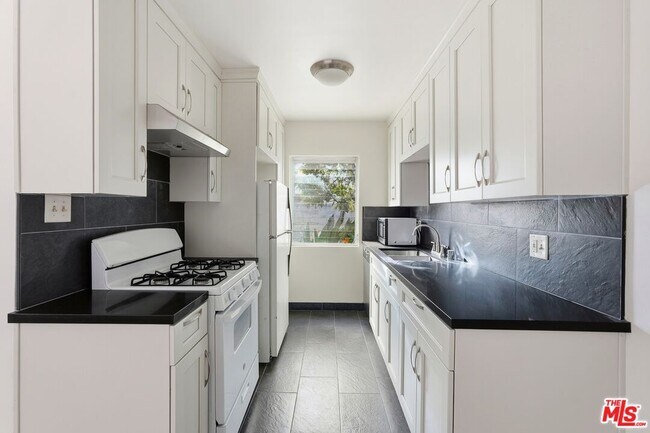 Building Photo - 1475 S Wooster St