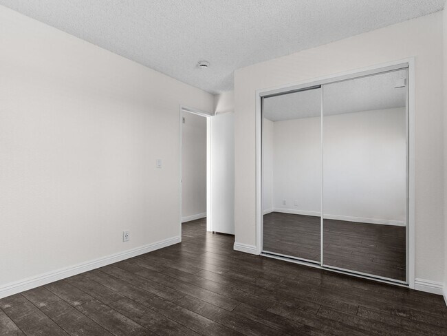 Building Photo - 1168 E 10th St