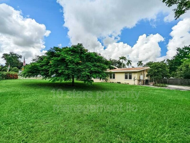 Building Photo - 1013 23rd St W