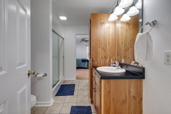 Building Photo - "Charming 2-Bedroom Furnished Retreat with Spacious Layout and 2.5 Baths in York, SC!"