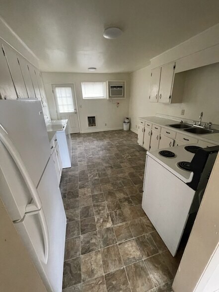 Building Photo - 105 Edgehill Dr