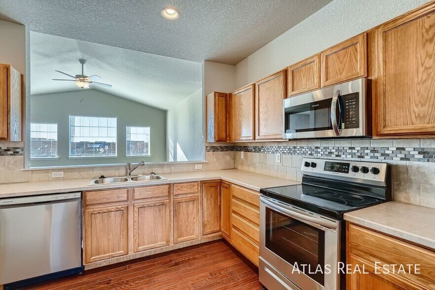 Building Photo - 710 Finch Dr