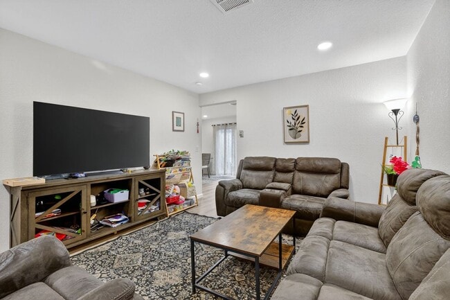 Building Photo - 4226 Comet Cir