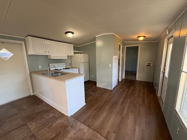 Building Photo - 2 Bedroom/ 1 Bathroom Mobile Home in Willo...