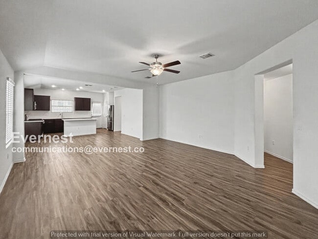 Building Photo - 4 Bed/2 Bath Home with Garage / Pet-Friendly / Available Now!