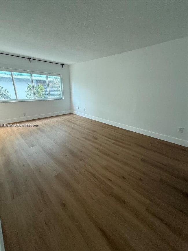Building Photo - 9971 W Bay Harbor Dr