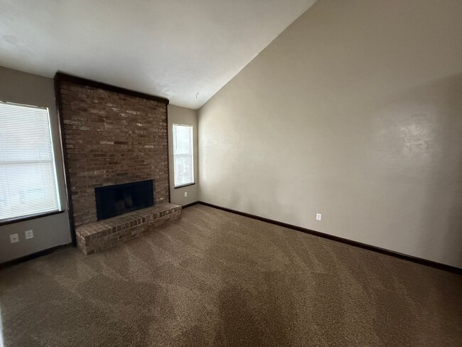 Building Photo - 3743 Donovan Dr