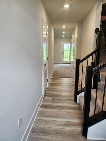 Building Photo - 7705 Meander Ct N