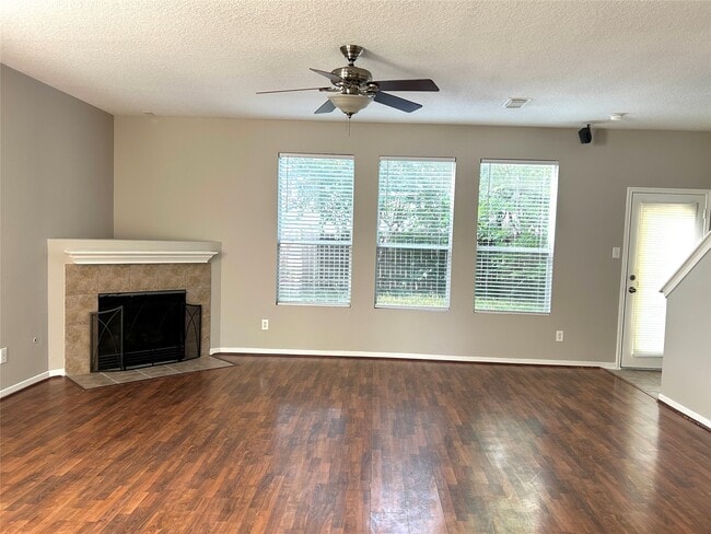 Building Photo - 18562 Carousel Creek Ct