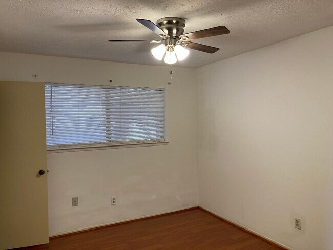 Building Photo - 2906 Green Fields Dr