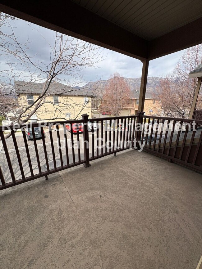 Building Photo - Beautiful townhome in Pleasant Grove