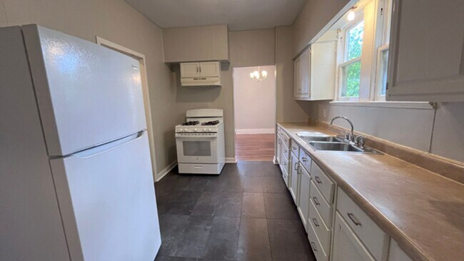 Building Photo - Updated Vintage Vibes Just Minutes from Do...