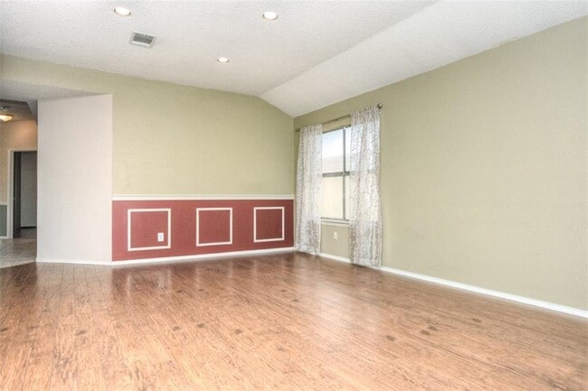 Building Photo - 17820 Park Valley Dr