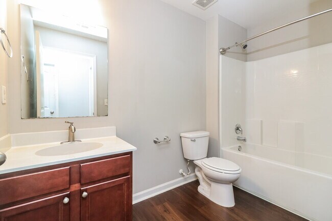 Building Photo - 275 Shaw Dr